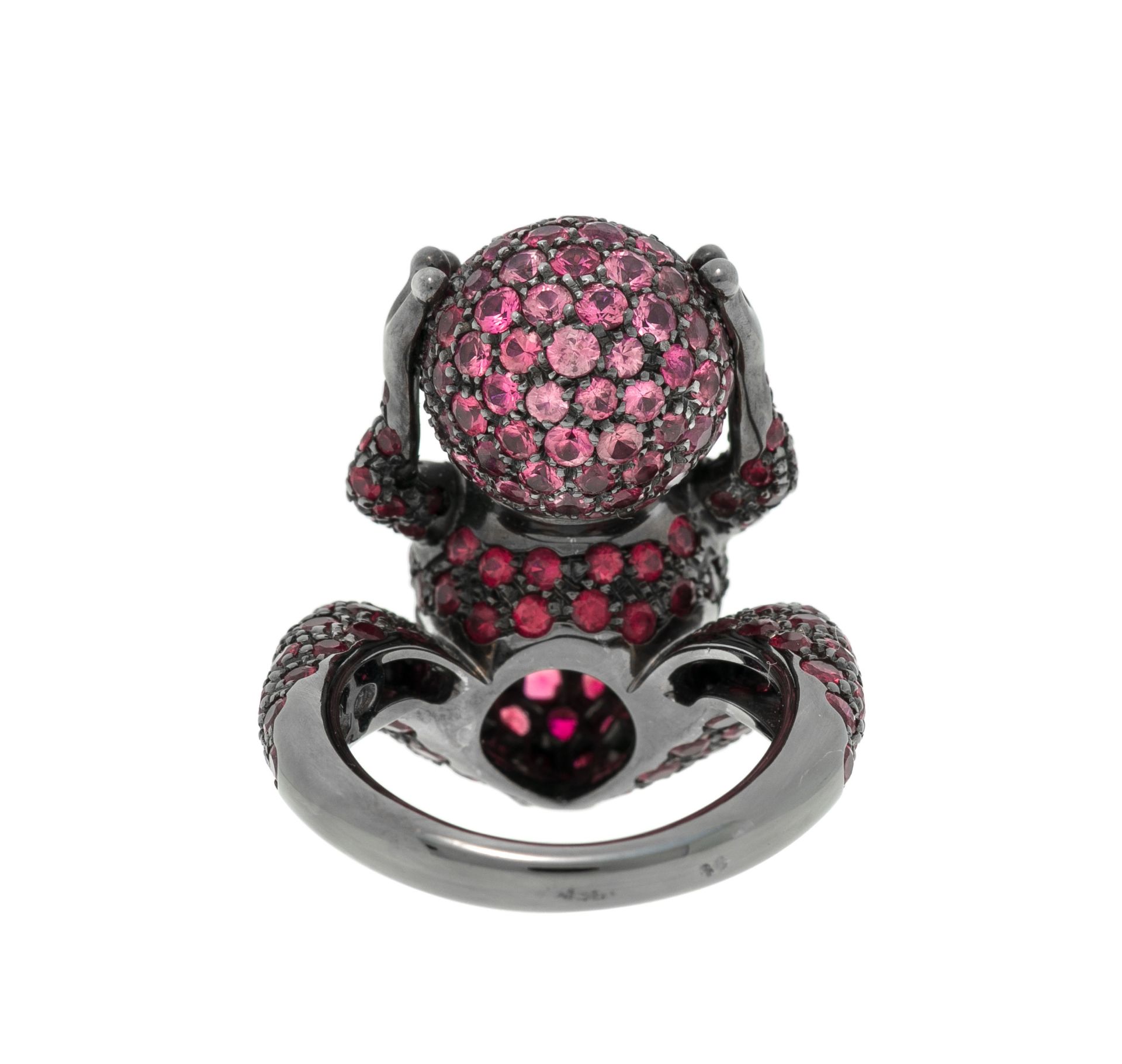 Boucheron, bague figurant une grenouille coassant en or 750 noirci entièrement pavée de saphirs rose - Image 4 of 5