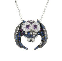 Boucheron, collier composé d'un pendentif hiboux or gris 750 serti de diamants, de saphirs et d'amét