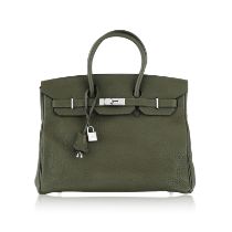 Hermès, sac Birkin 35 en cuir Fjord vert militaire, tirette et clochette avec 2 clefs et cadenas, 25