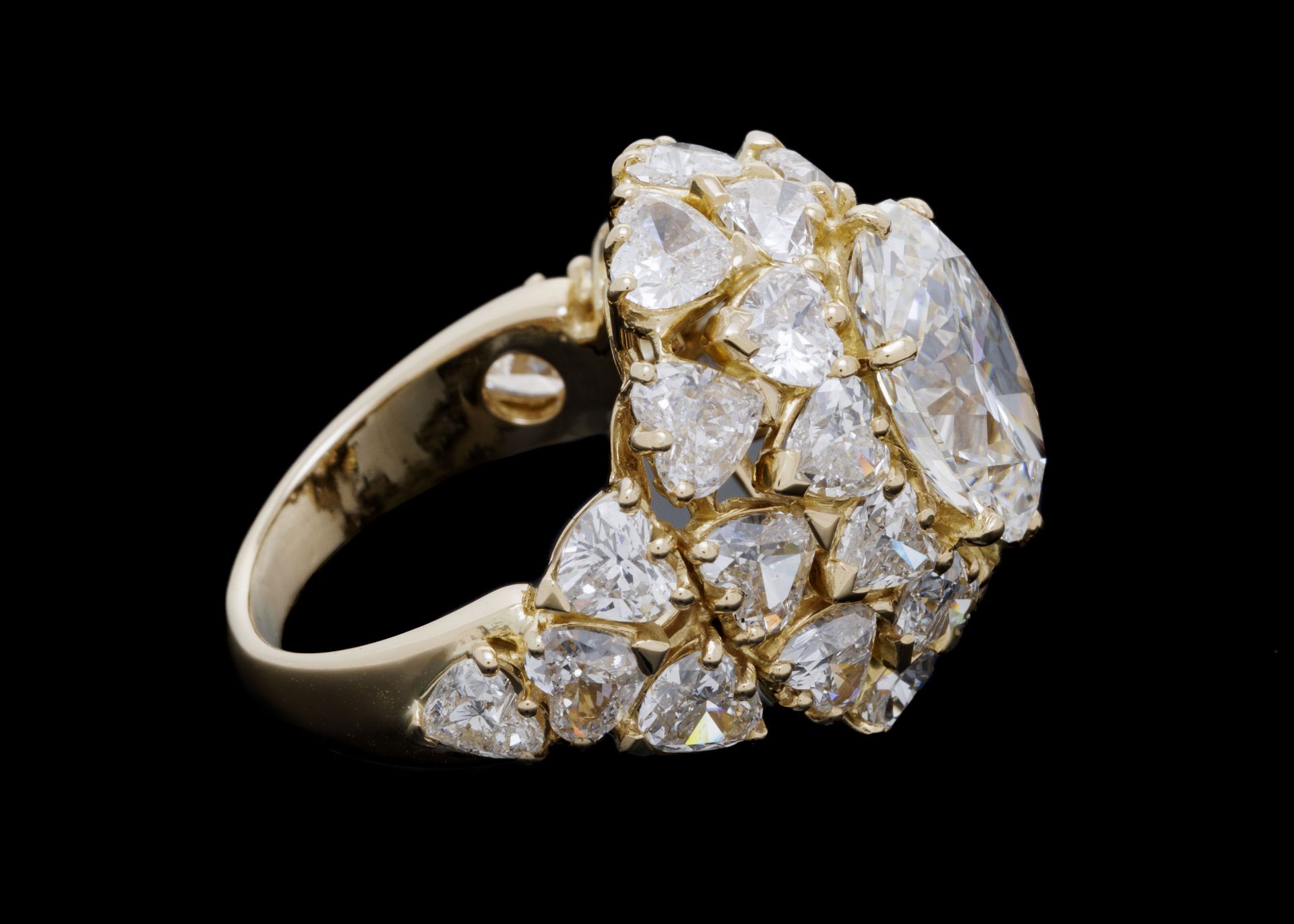 Bague or 750 sertie d'un diamant taille ovale de 5.12 carats, corps de bague pavé de diamants taill - Bild 5 aus 7