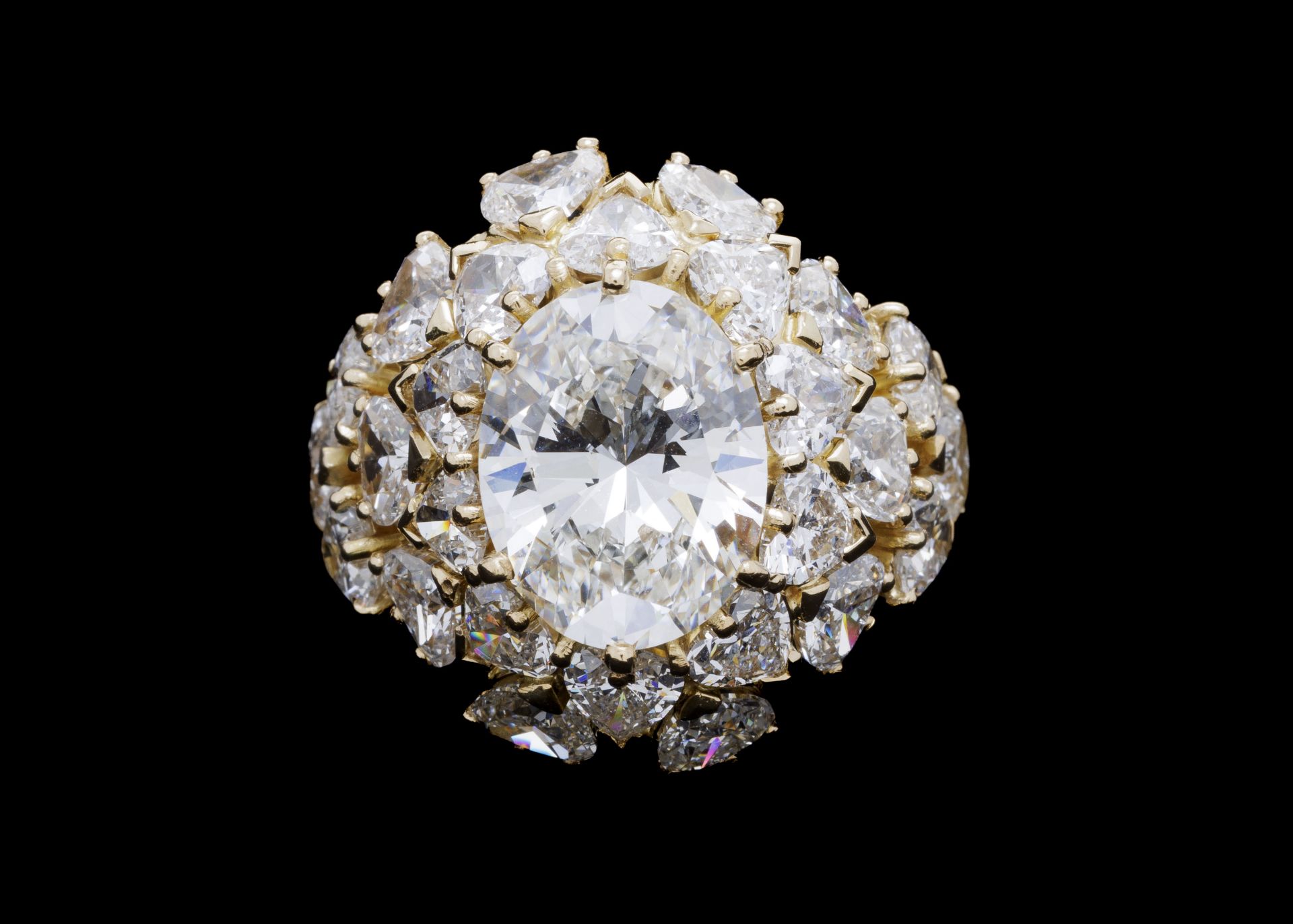 Bague or 750 sertie d'un diamant taille ovale de 5.12 carats, corps de bague pavé de diamants taill - Bild 4 aus 7
