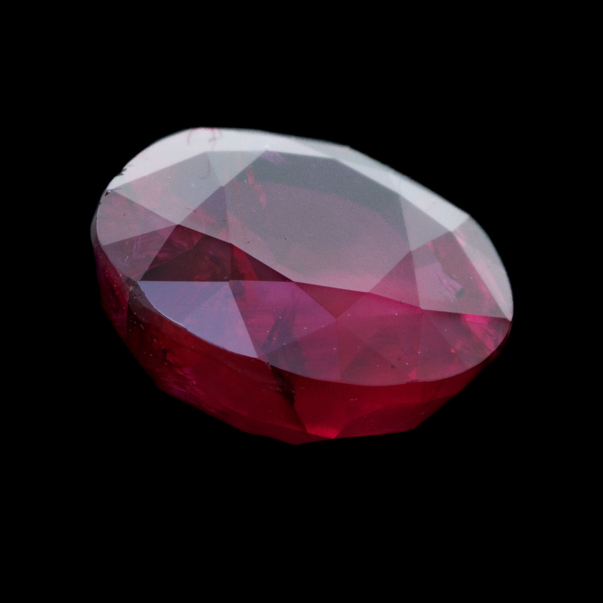 Un rubis taille ovale sur papier 3.175 carats, rapport SSEF - Image 2 of 3