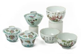 A GROUP OF FAMILLE ROSE PORCELAIN BOWLS