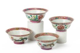 A GROUP OF FOUR FAMILLE ROSE 'PHOENIX' BOWLS