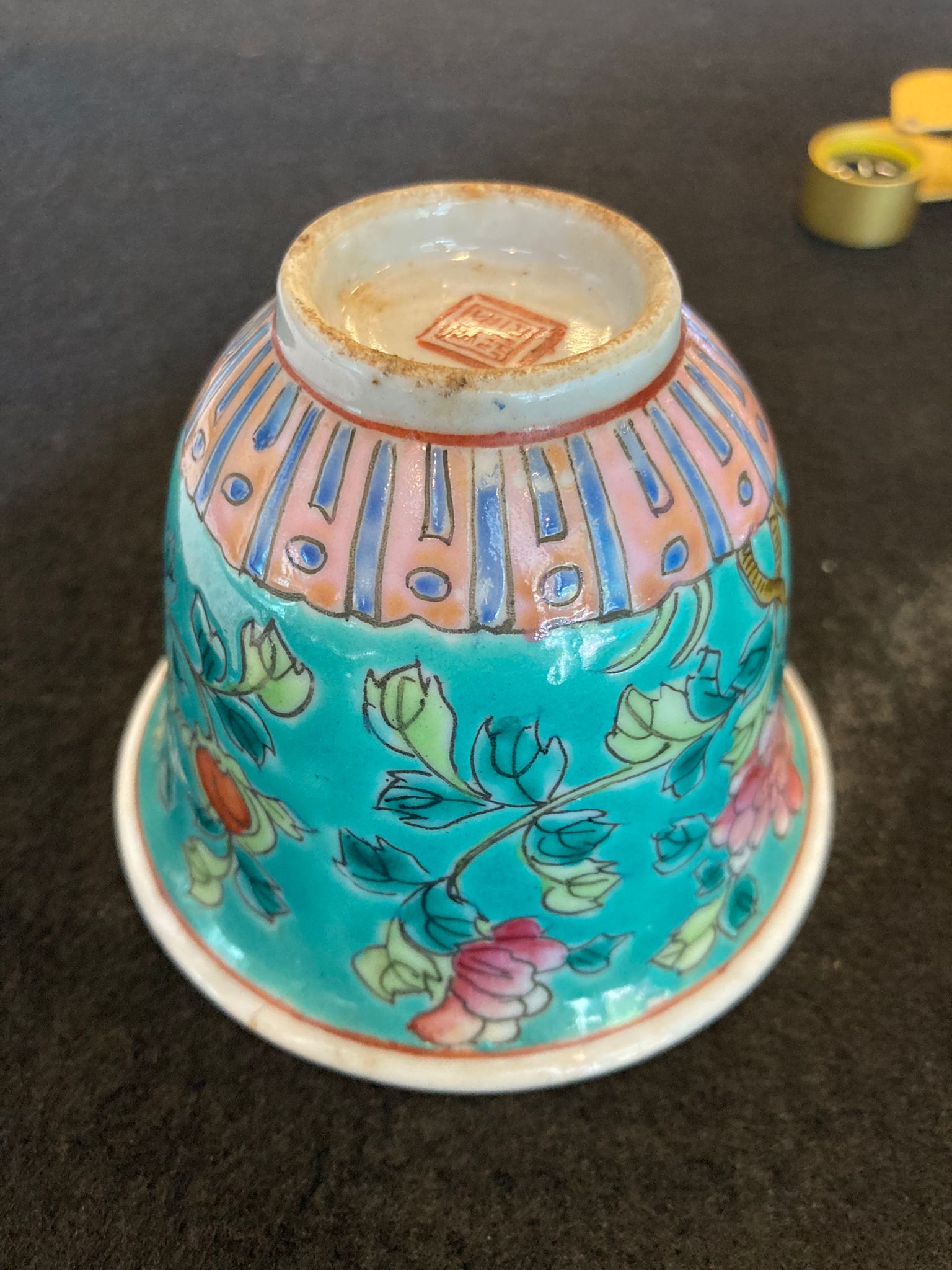 A TURQUOISE GROUND FAMILLE ROSE 'PEONY' WINE WARMER - Image 10 of 29