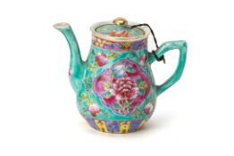 A TURQUOISE GROUND FAMILLE ROSE SAUCE POT