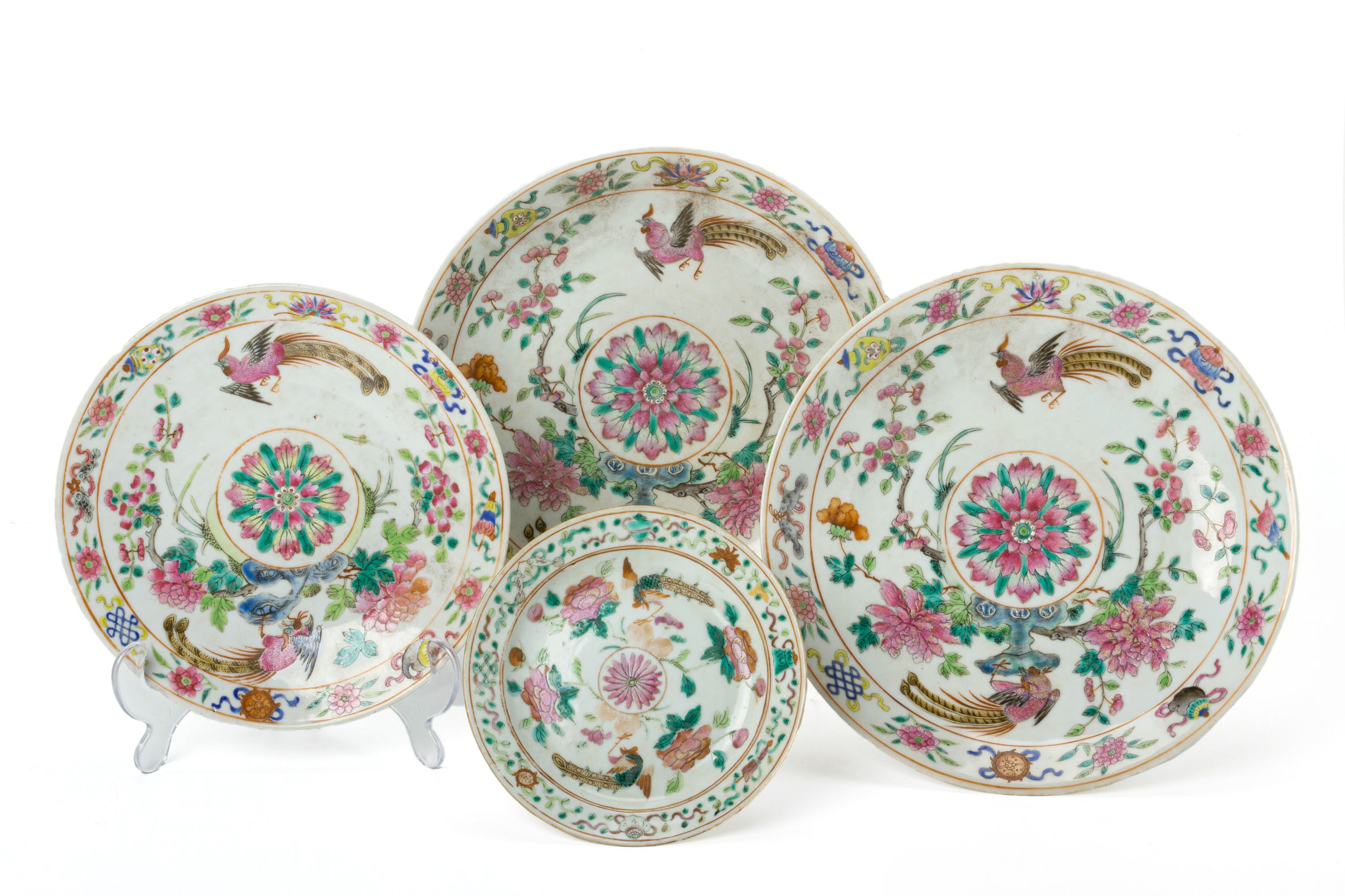 A GROUP OF FOUR FAMILLE ROSE 'PHEASANT' PLATES