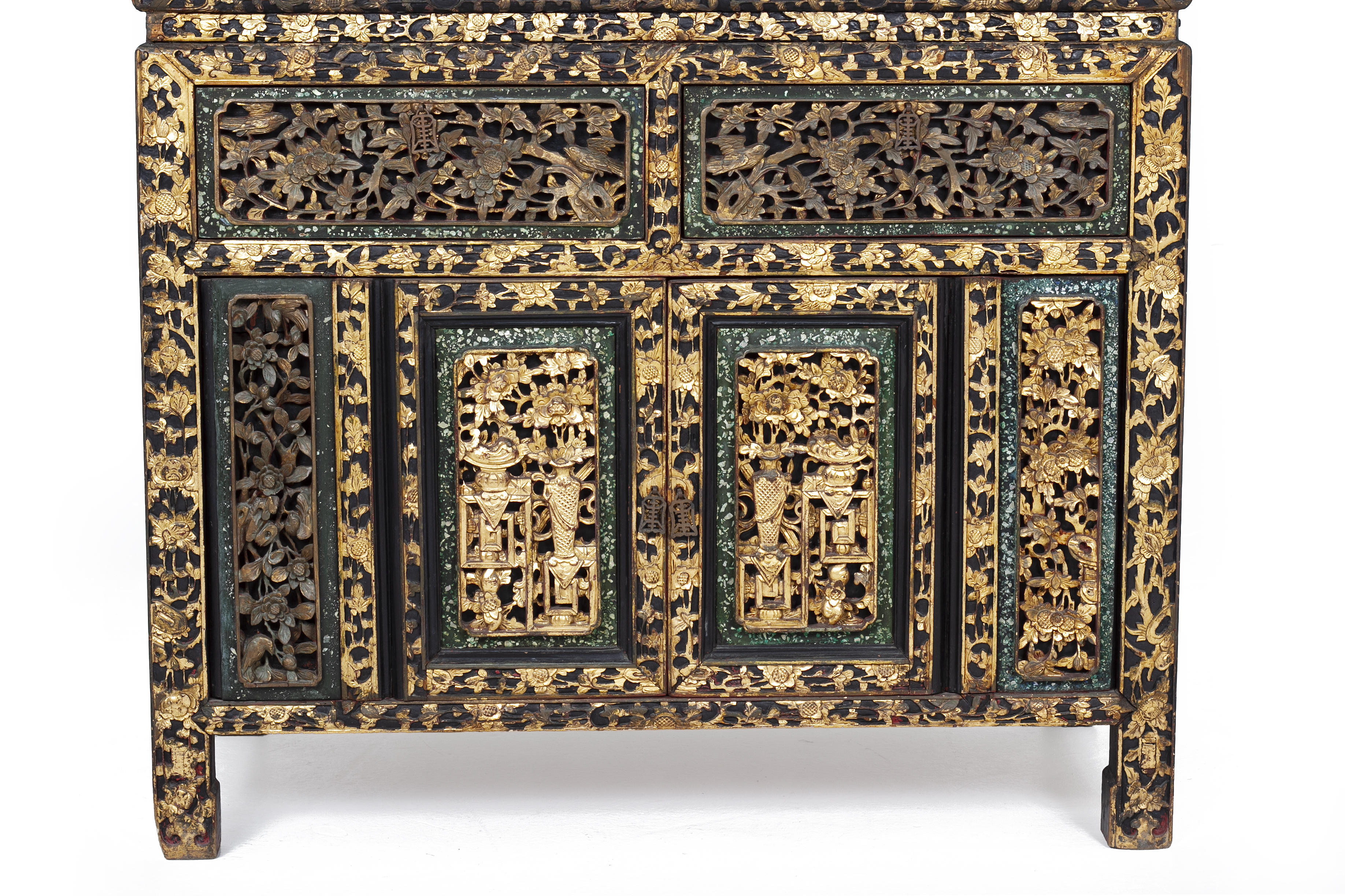 AN ELABORATE CARVED AND PARCEL-GILT CABINET - Image 5 of 11