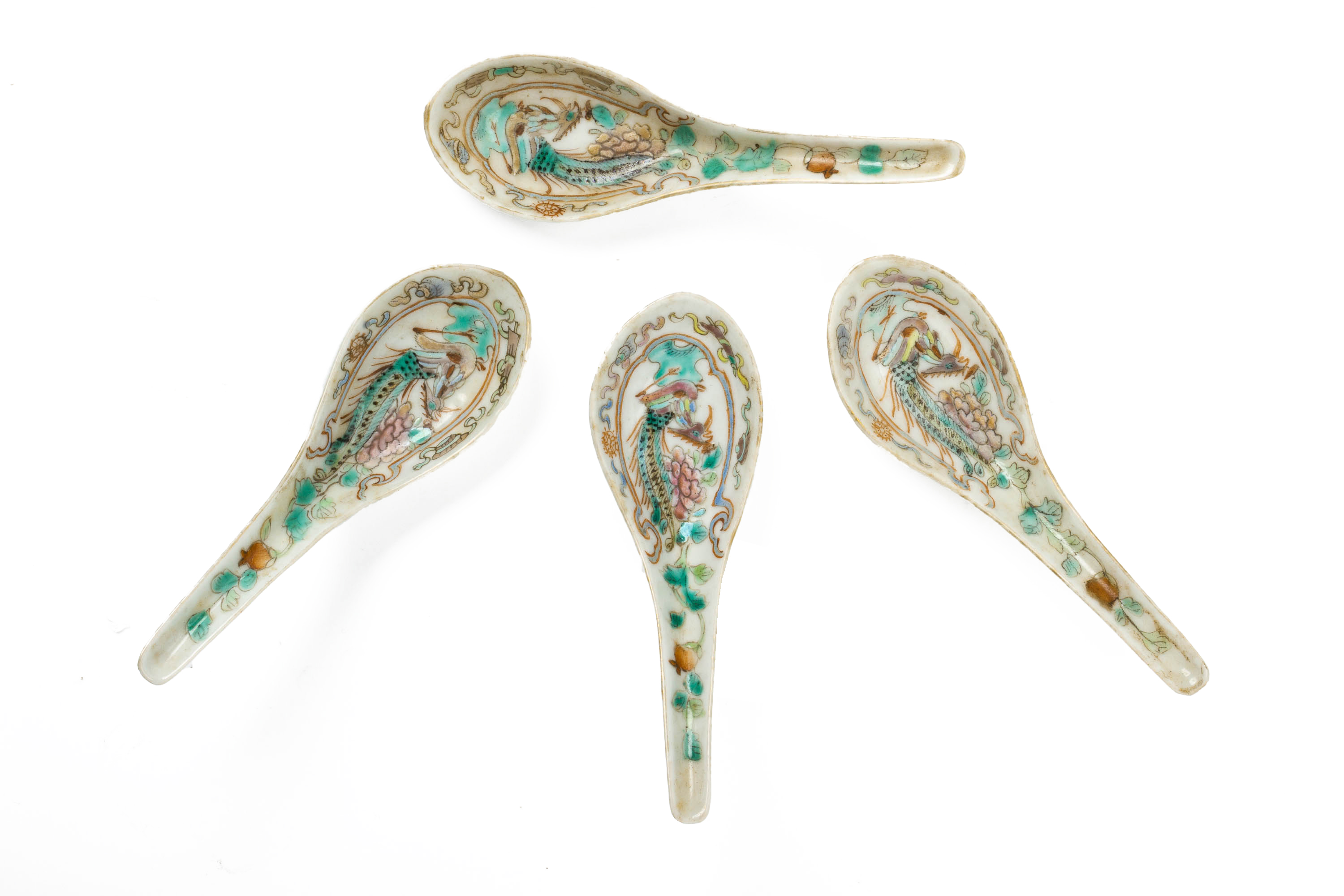 A SET OF FOUR FAMILLE ROSE 'PHOENIX' SPOONS - Image 2 of 3