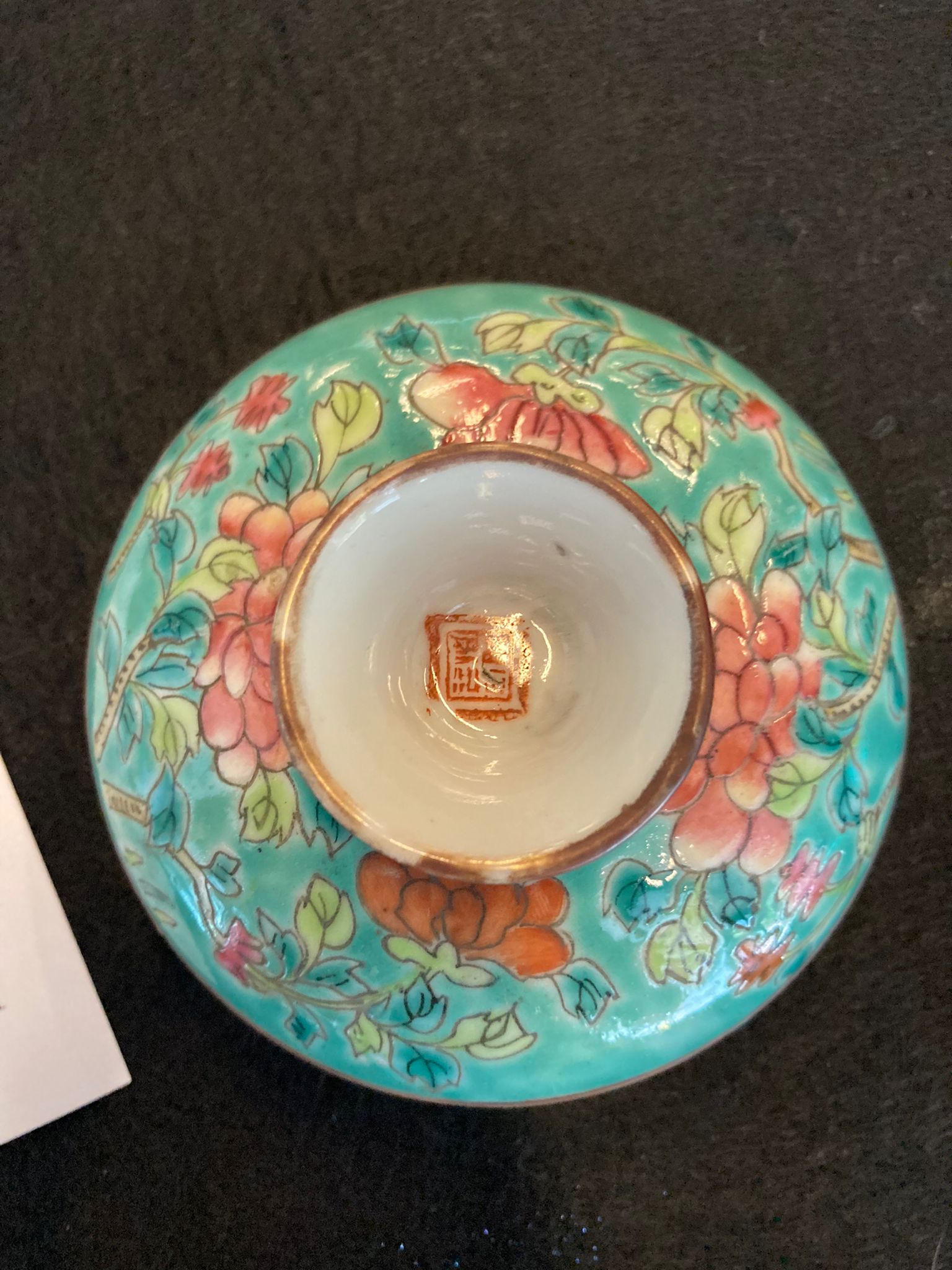 A TURQUOISE GROUND FAMILLE ROSE 'PEONY' WINE WARMER - Image 22 of 29