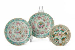 A GROUP OF THREE FAMILLE ROSE PORCELAIN DISHES