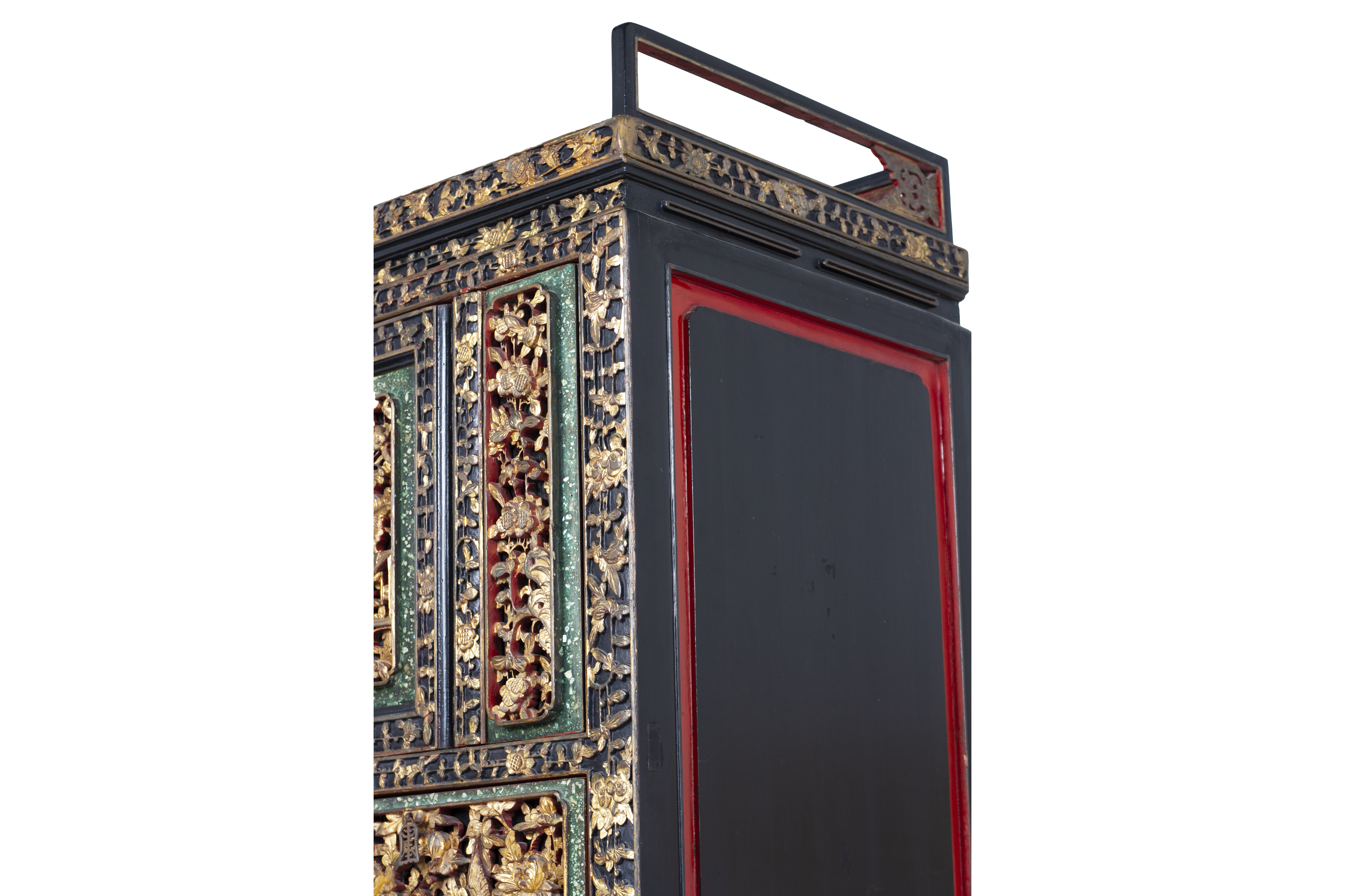 AN ELABORATE CARVED AND PARCEL-GILT CABINET - Image 10 of 11