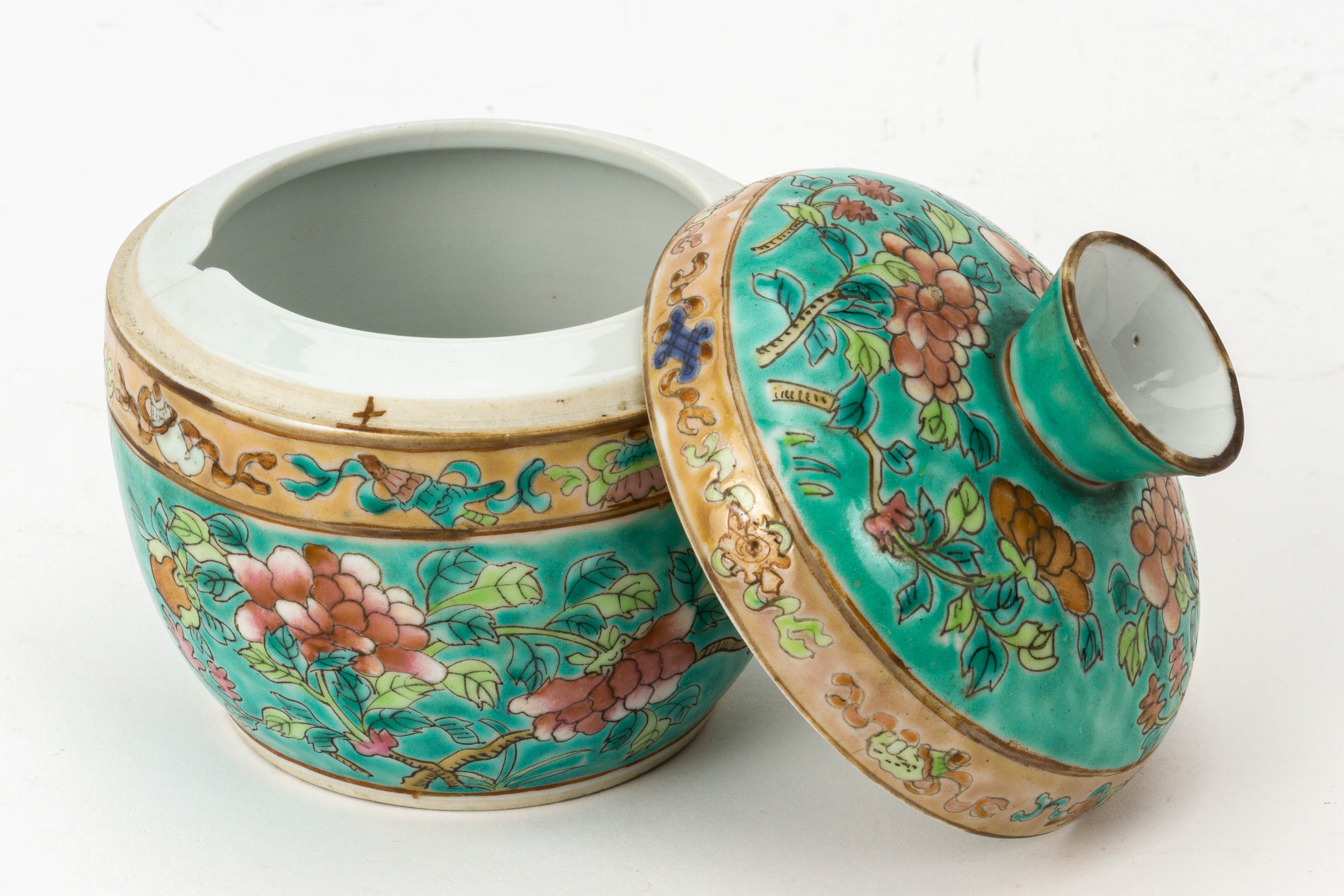 A TURQUOISE GROUND FAMILLE ROSE 'PEONY' WINE WARMER - Image 3 of 29