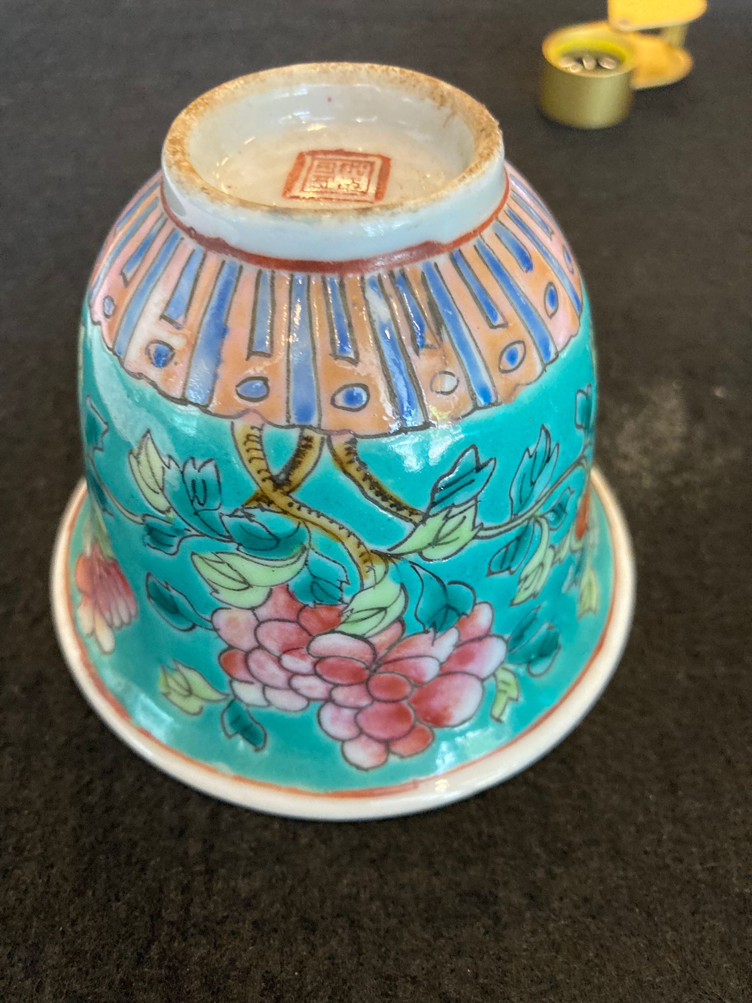 A TURQUOISE GROUND FAMILLE ROSE 'PEONY' WINE WARMER - Image 11 of 29