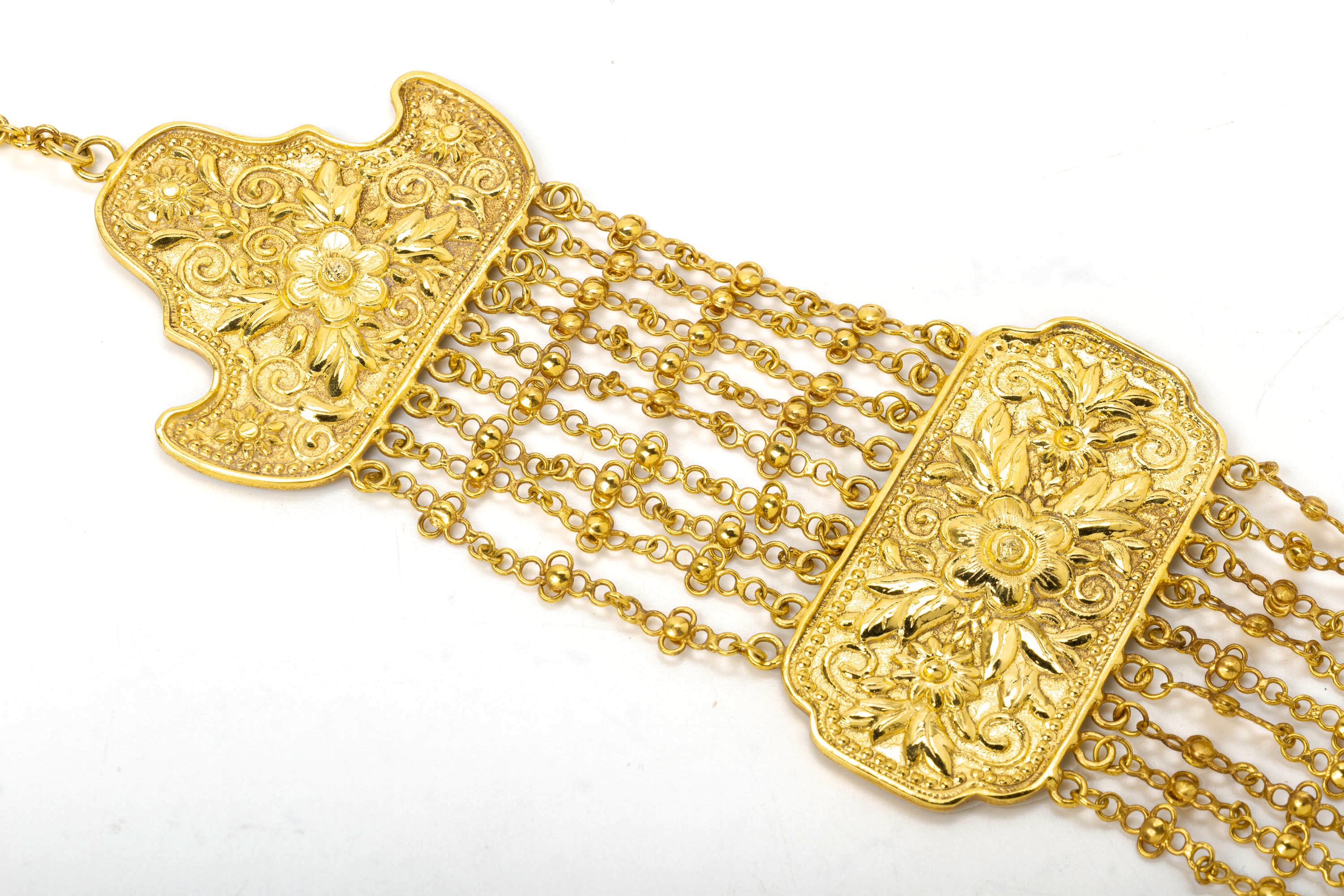 A REPOUSSE SILVER GILT KEROSANG SERONG SET - Image 3 of 4