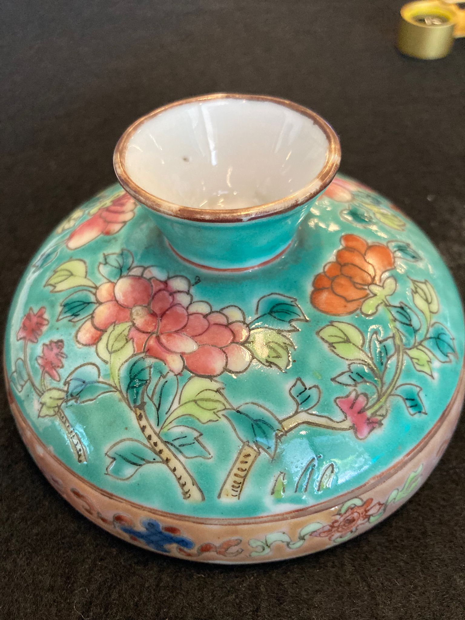 A TURQUOISE GROUND FAMILLE ROSE 'PEONY' WINE WARMER - Image 27 of 29