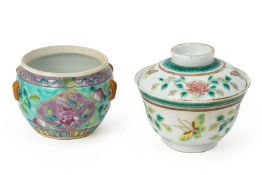 A PORCELAIN TEA BOWL AND COVER AND A KAMCHENG(COVER LACKING)