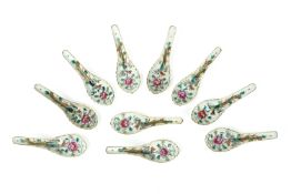 A SET OF TEN FAMILLE ROSE PORCELAIN SPOONS