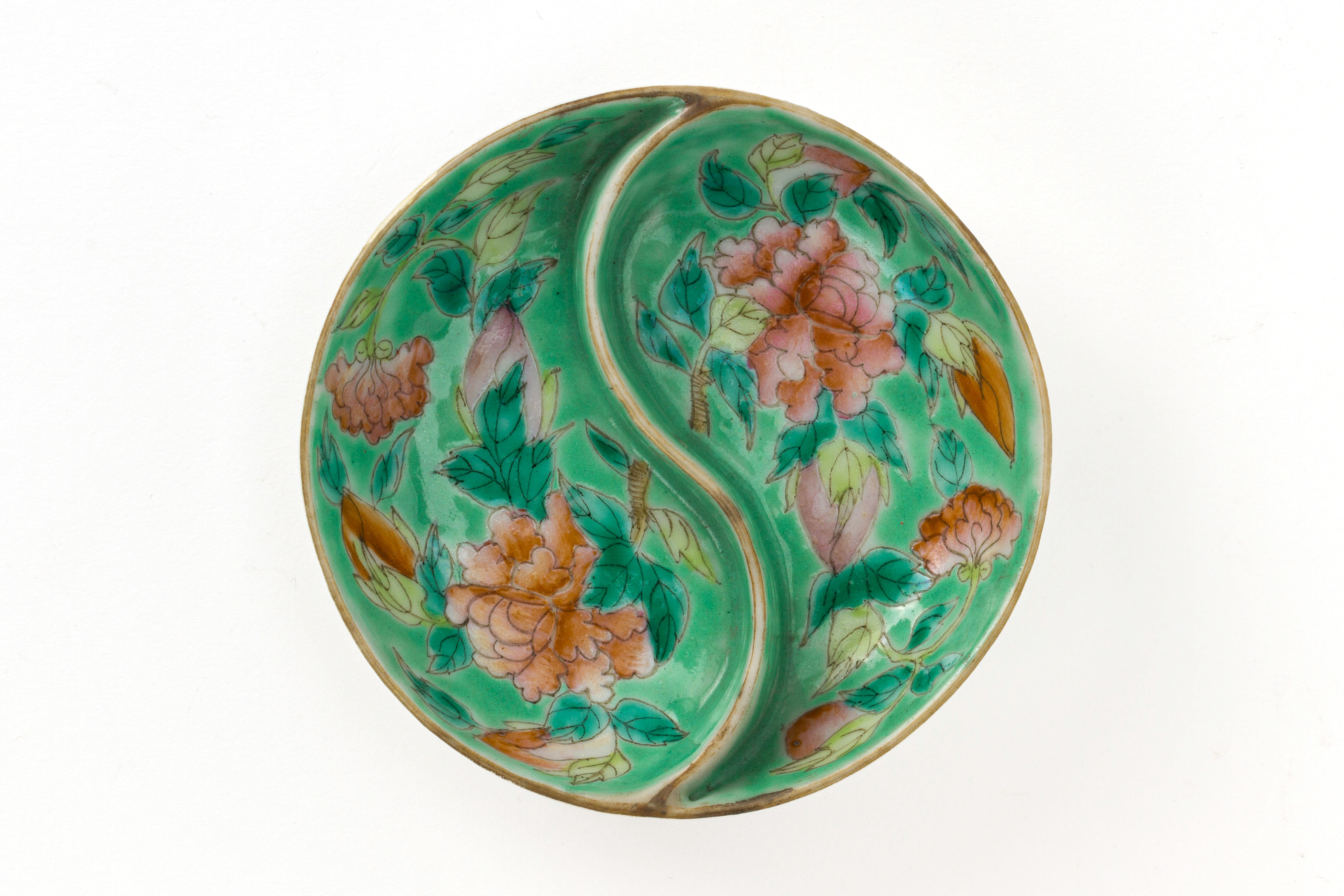 A TURQUOISE GROUND FAMILLE ROSE 'PEONY' DIVIDED DISH