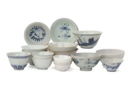 A GROUP OF 'HATCHER CARGO' TEA BOWLS AND OTHER ITEMS