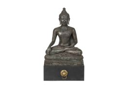 A LARGE SOUTHEAST ASIAN BRONZE SEATED BUDDHA