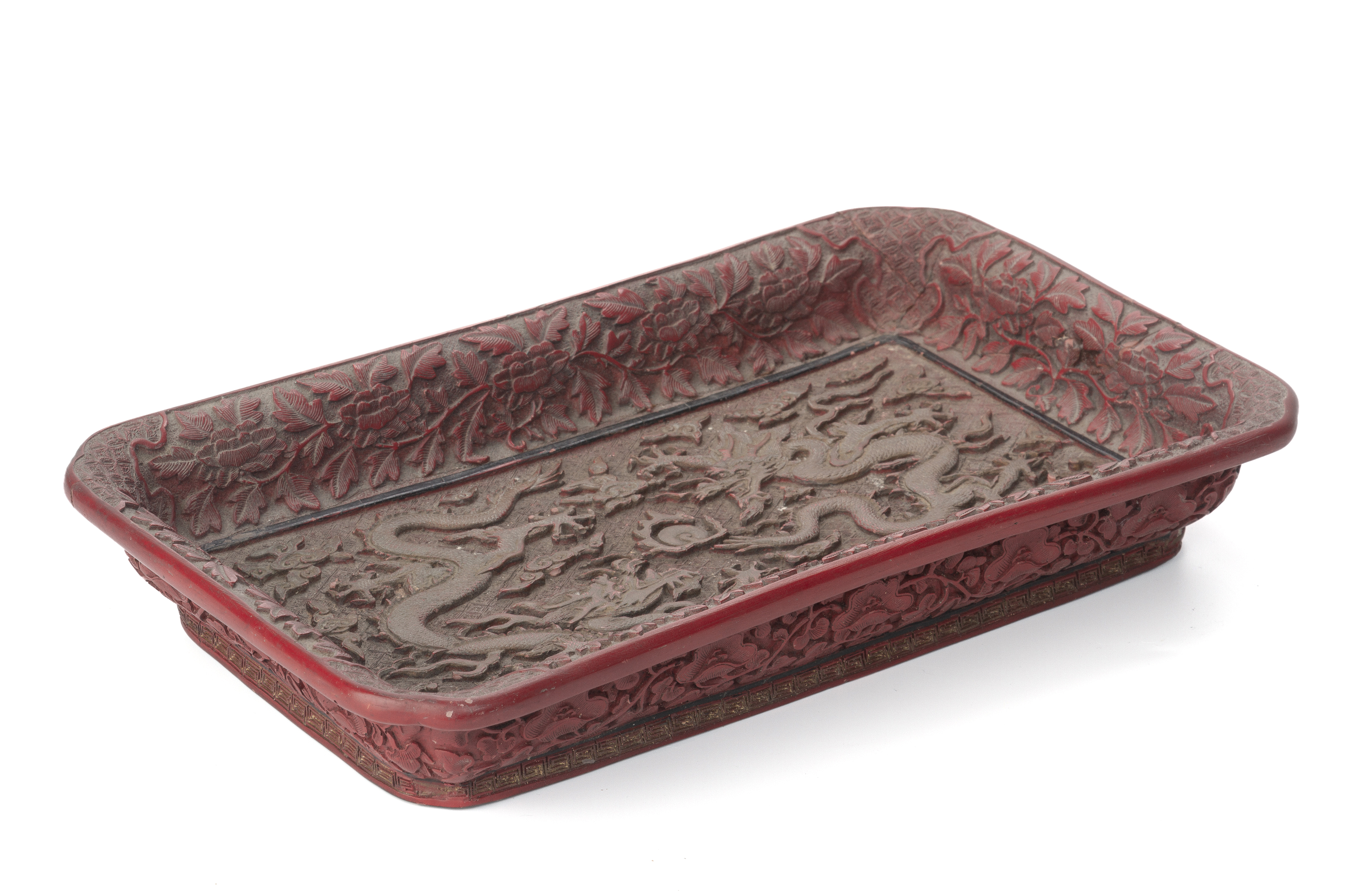 A CARVED CINNABAR LAQUER DRAGON TRAY - Image 3 of 4