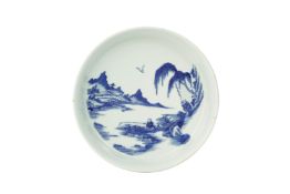 A BLUE AND WHITE SHALLOW PORCELAIN DISH
