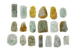 A GROUP OF NINETEEN SMALL JADE CARVINGS