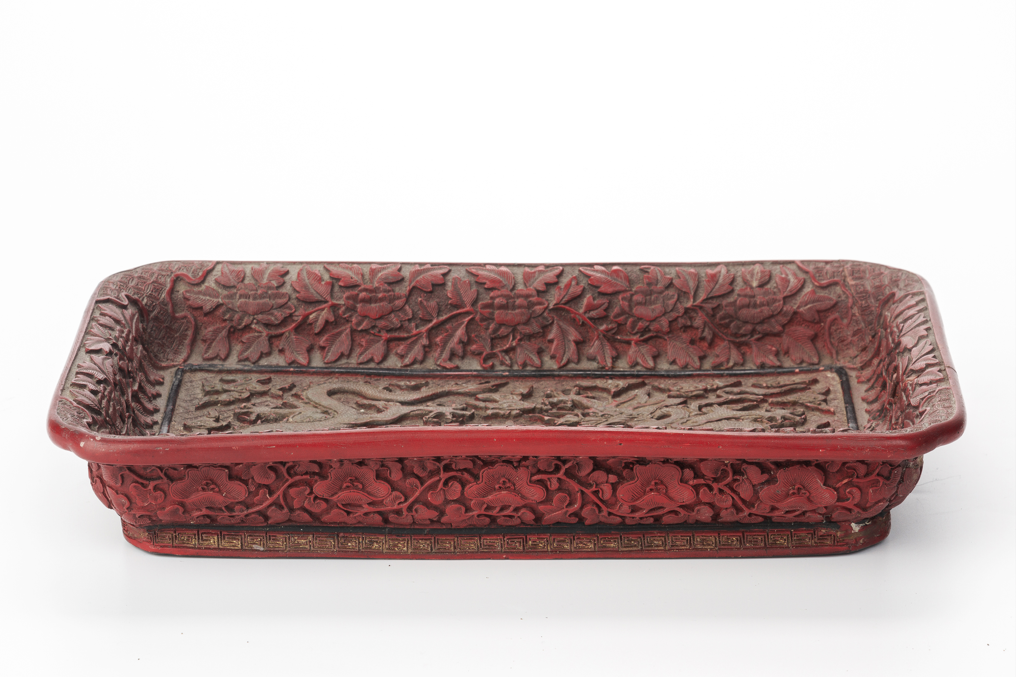 A CARVED CINNABAR LAQUER DRAGON TRAY - Image 2 of 4