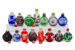 A GROUP OF FIFTEEN OVERLAID GLASS SNUFF BOTTLES