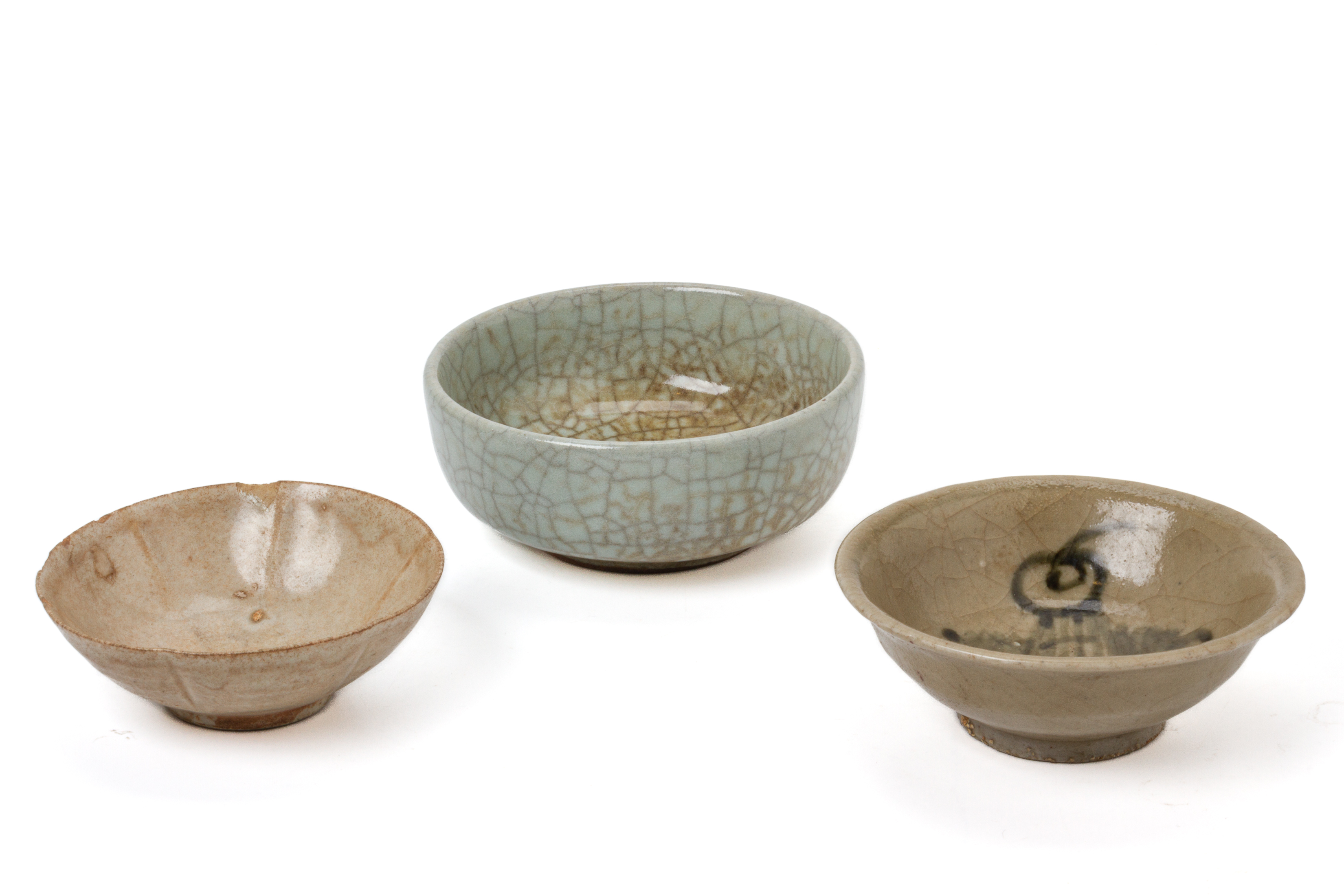 A GROUP OF SIX CELADON AND OTHER CERAMICS - Image 3 of 18