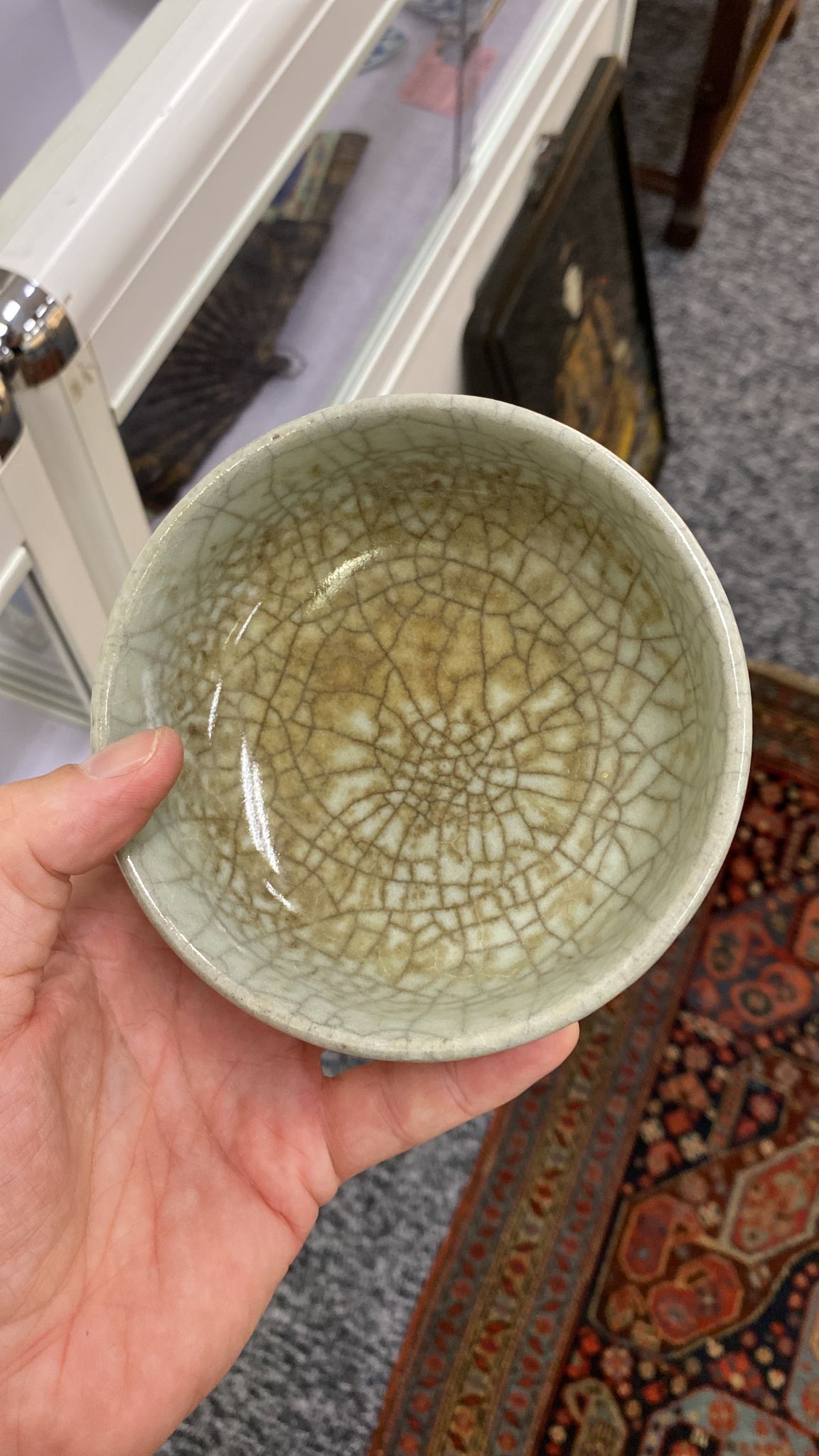 A GROUP OF SIX CELADON AND OTHER CERAMICS - Image 15 of 18