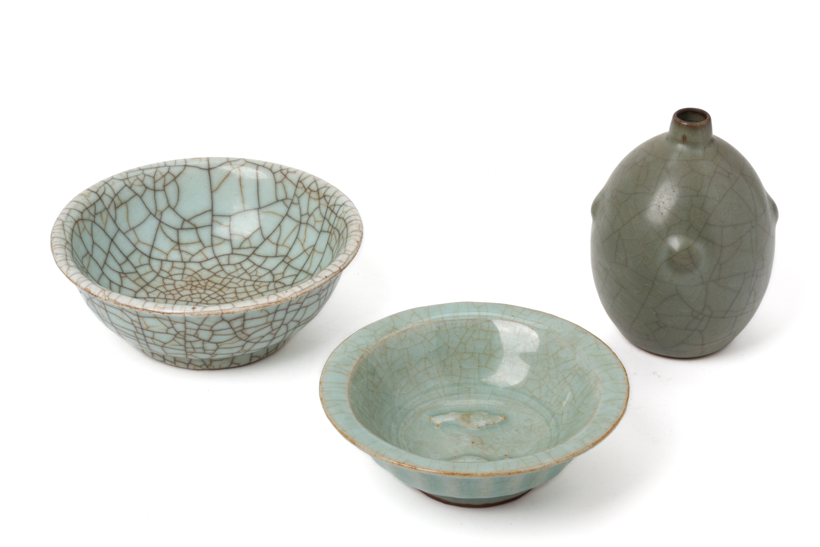 A GROUP OF SIX CELADON AND OTHER CERAMICS - Image 2 of 18