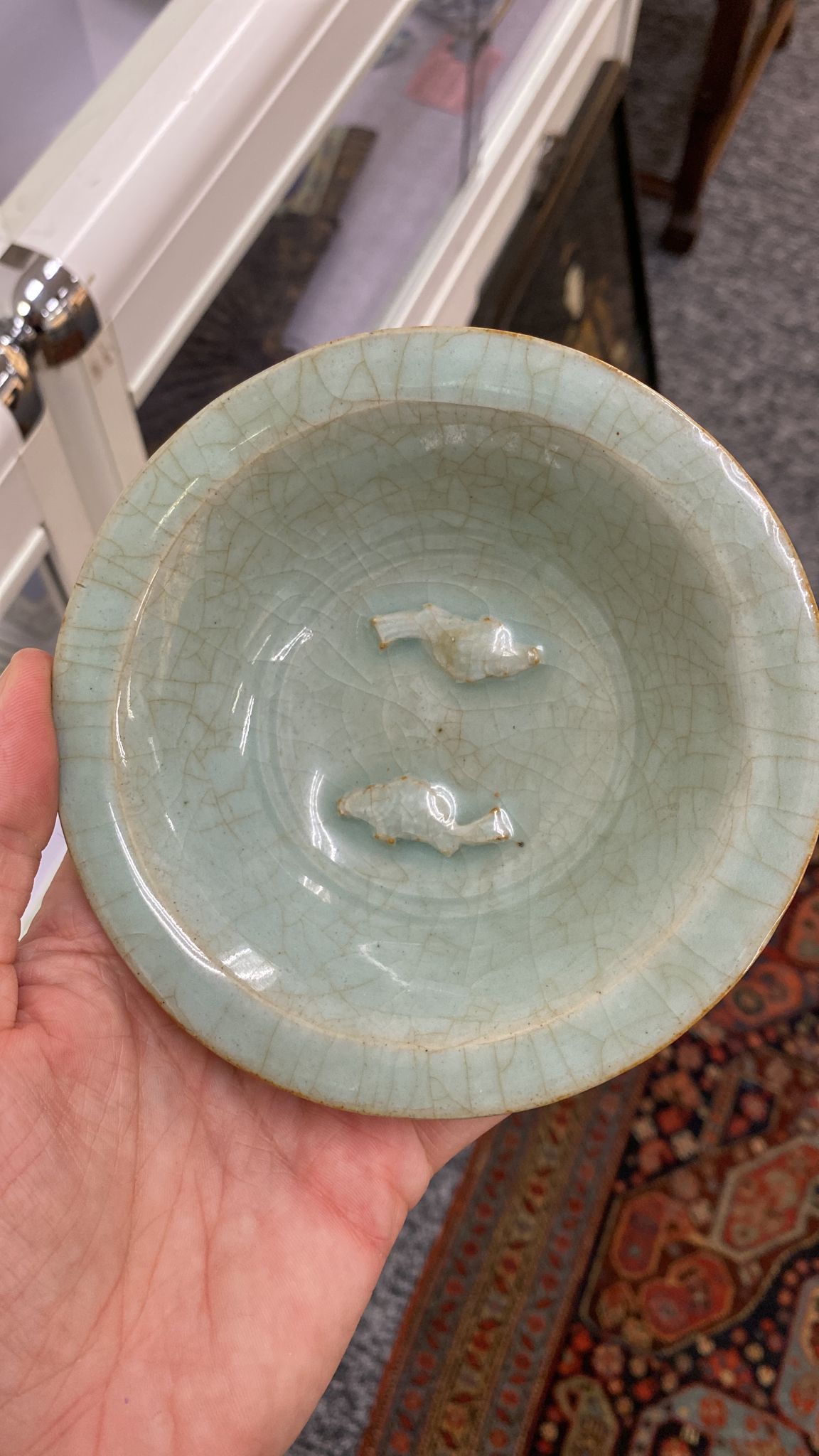 A GROUP OF SIX CELADON AND OTHER CERAMICS - Image 17 of 18