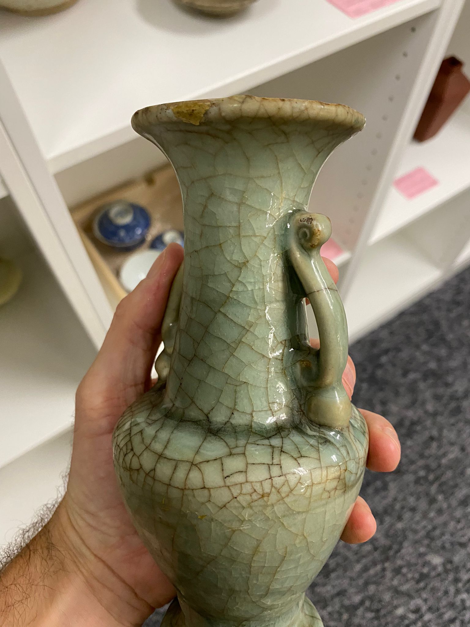 A GROUP OF CELADON GLAZED ITEMS - Image 17 of 20