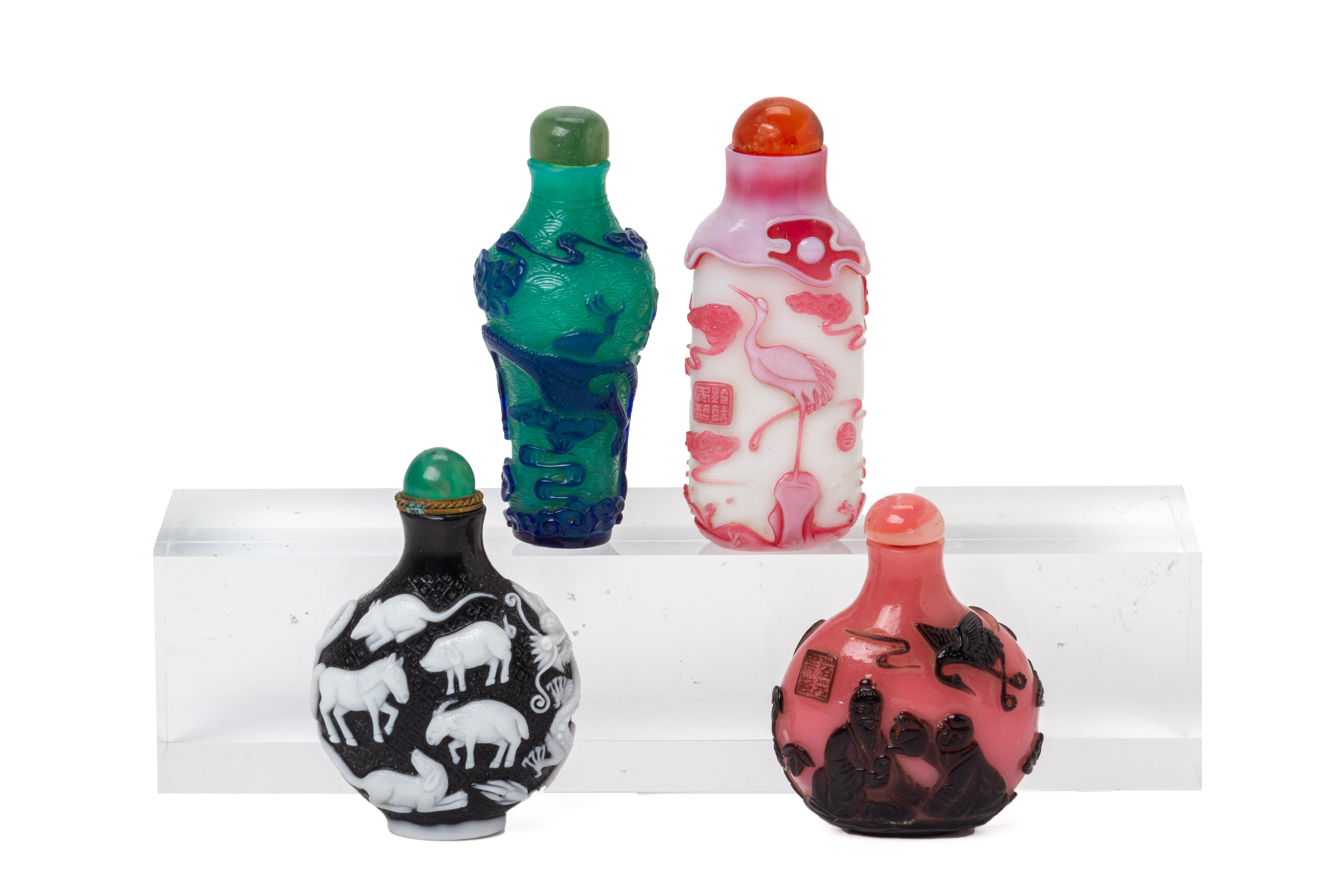 A GROUP OF FOUR OVERLAID GLASS SNUFF BOTTLES