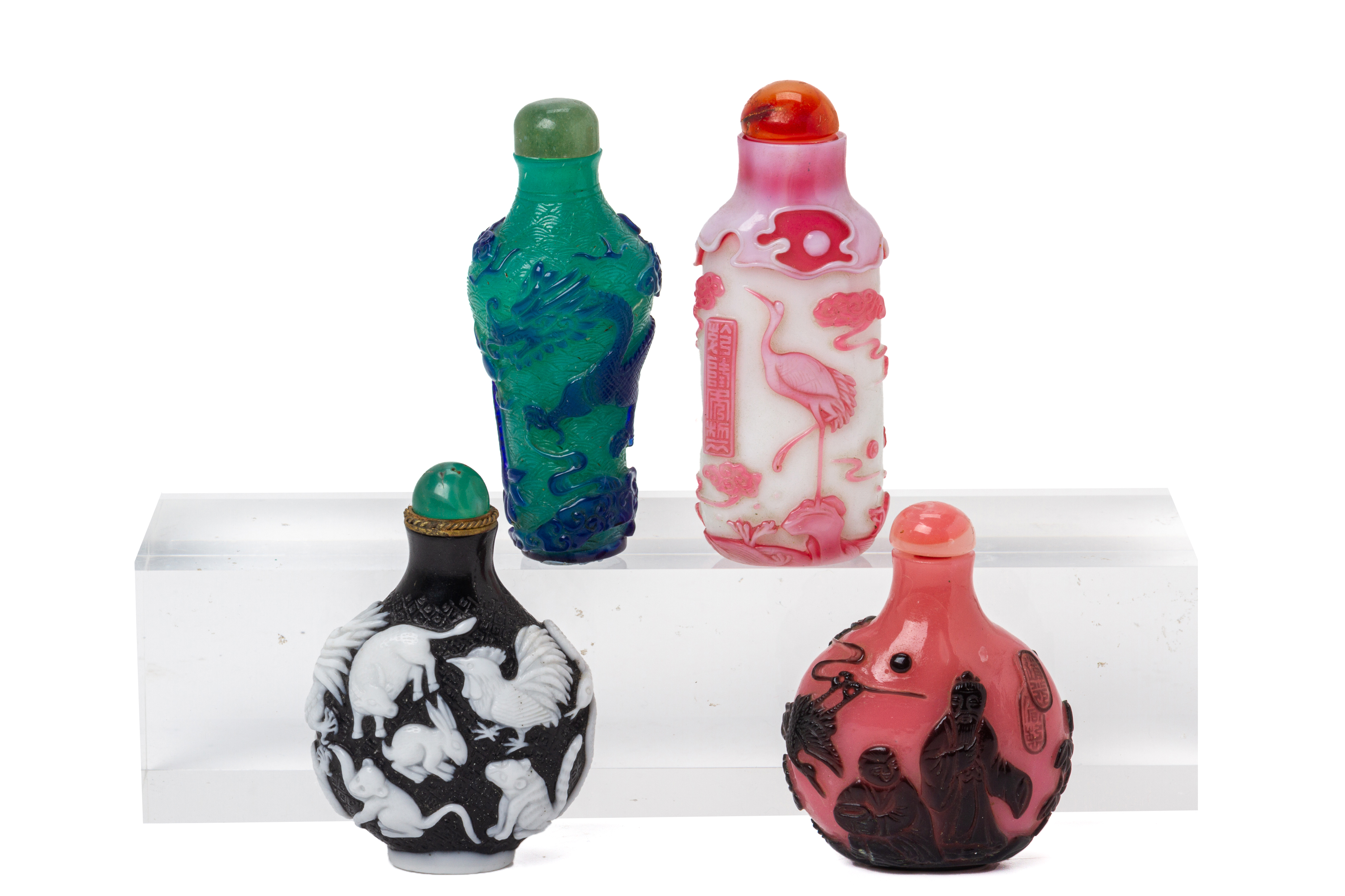 A GROUP OF FOUR OVERLAID GLASS SNUFF BOTTLES - Image 2 of 2