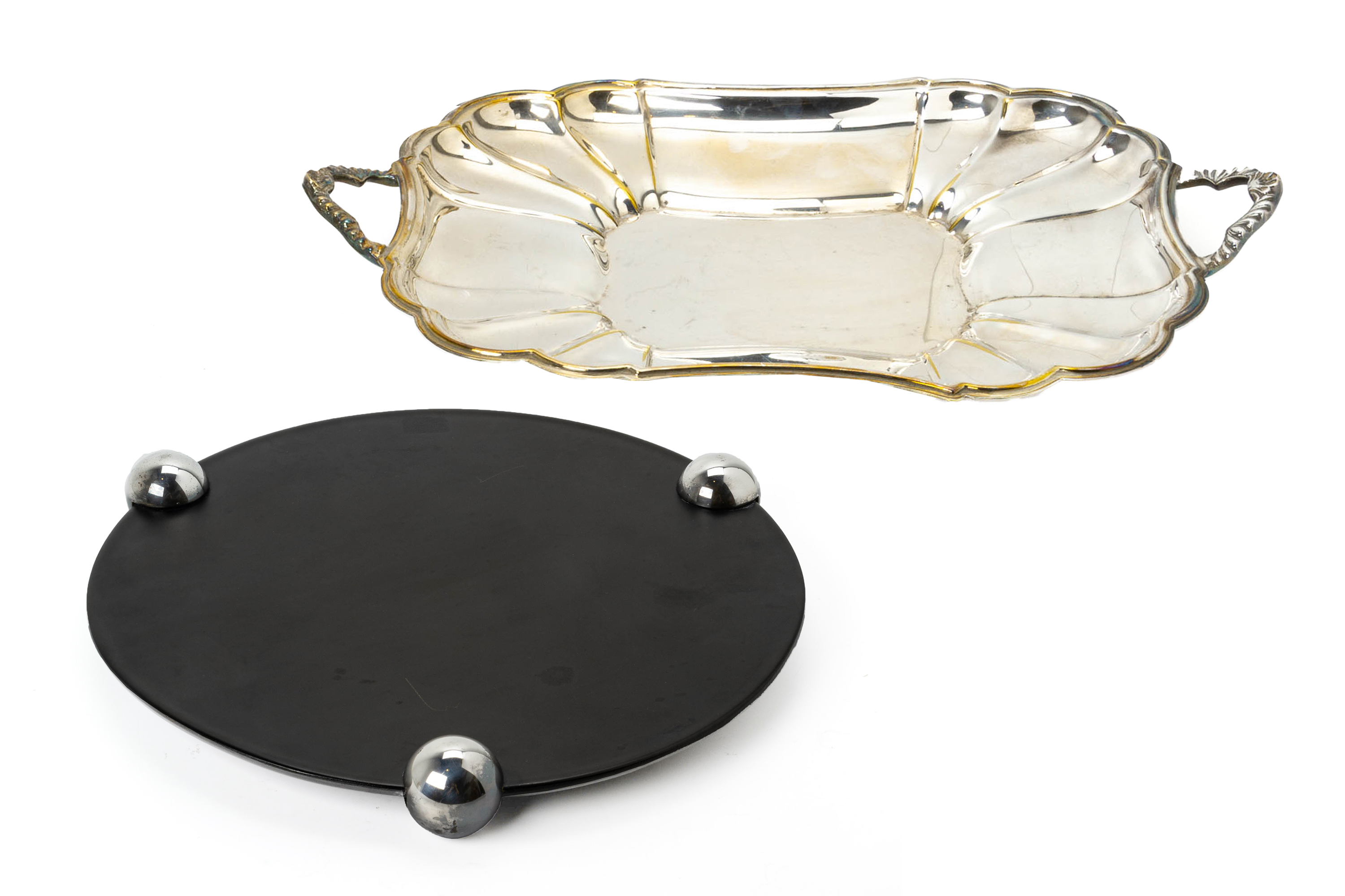 A GROUP OF ASSORTED SILVER PLATED SERVING DISHES - Image 2 of 3