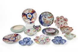 A SMALL QUANTITY OF ORIENTAL PORCELAIN ITEMS