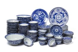 A LARGE QUANTITY OF BLUE AND WHITE PRINTED DINNERWARE