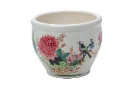 A FAMILLE ROSE PORCELAIN POT