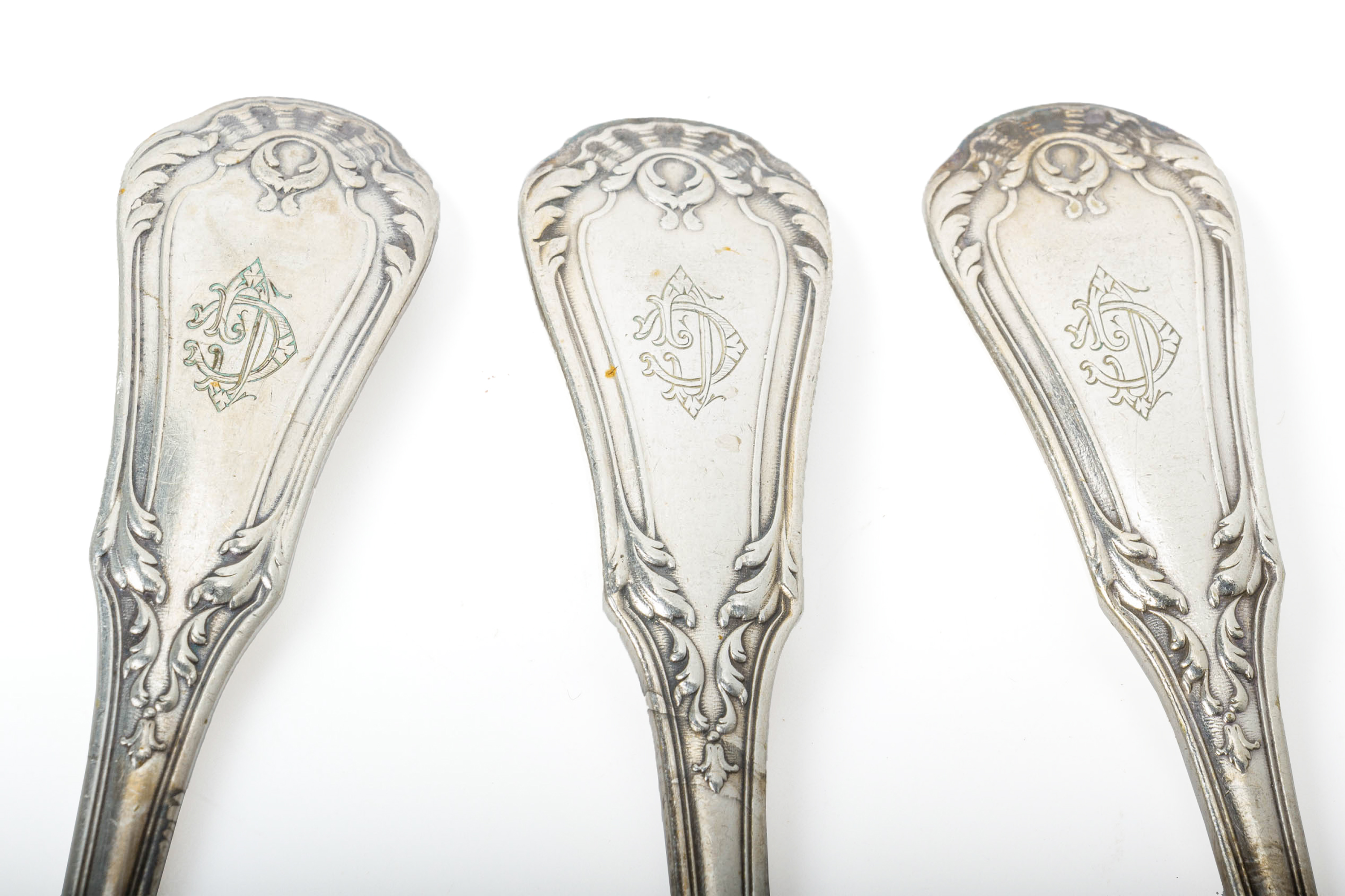 A SET OF FRENCH SILVER PLATED TABLE FORKS AND SPOONS - Image 3 of 3