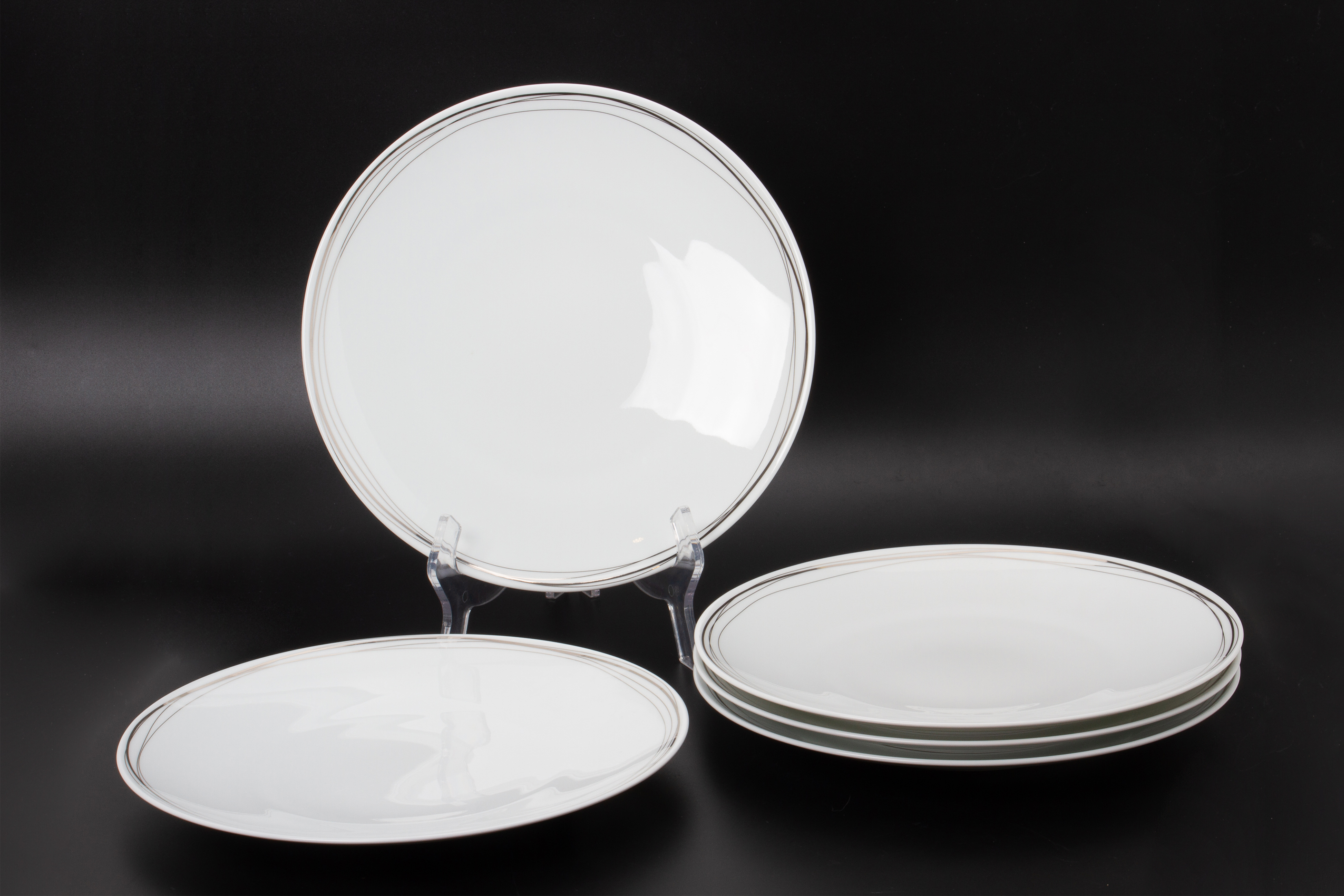 A SET OF TEN CHRISTOFLE 'VERTIGO' PORCELAIN DINNER PLATES - Image 2 of 5