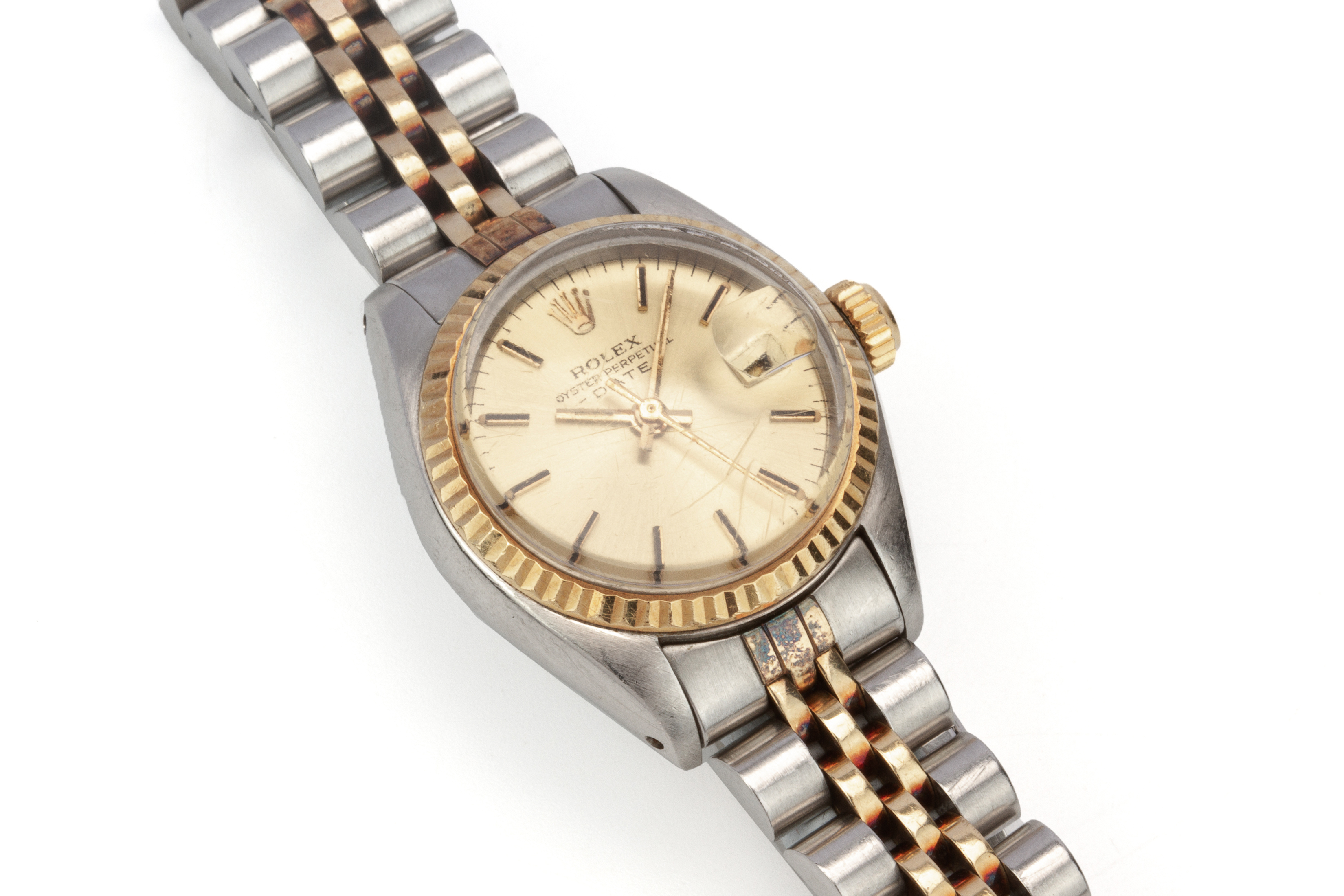 A ROLEX GOLD AND STAINLESS STEEL LADY DATE BRACELET WATCH - Image 3 of 9