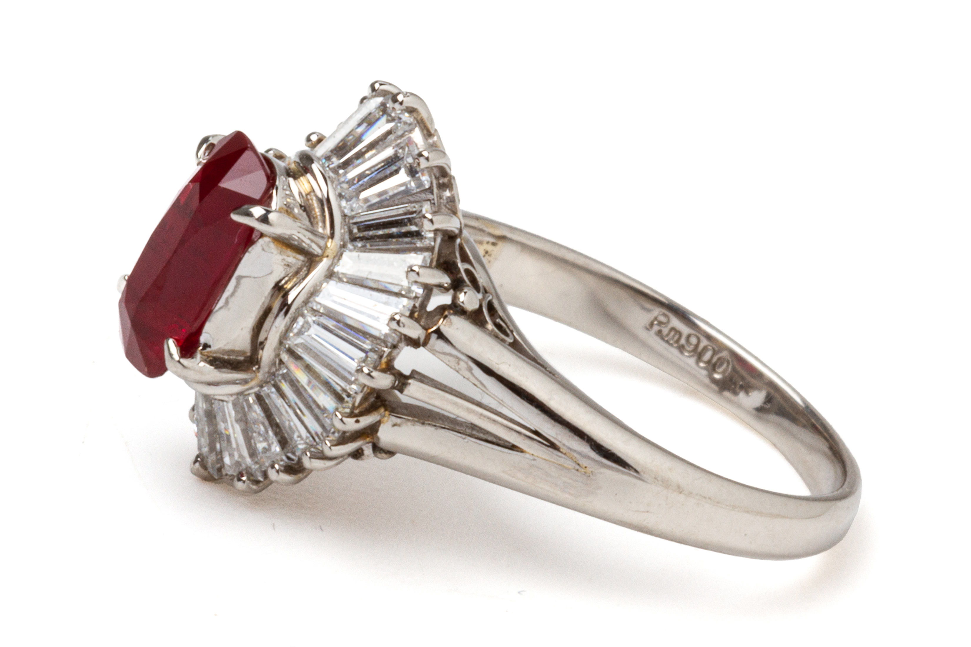 AN UNHEATED RUBY AND DIAMOND RING - Image 2 of 5