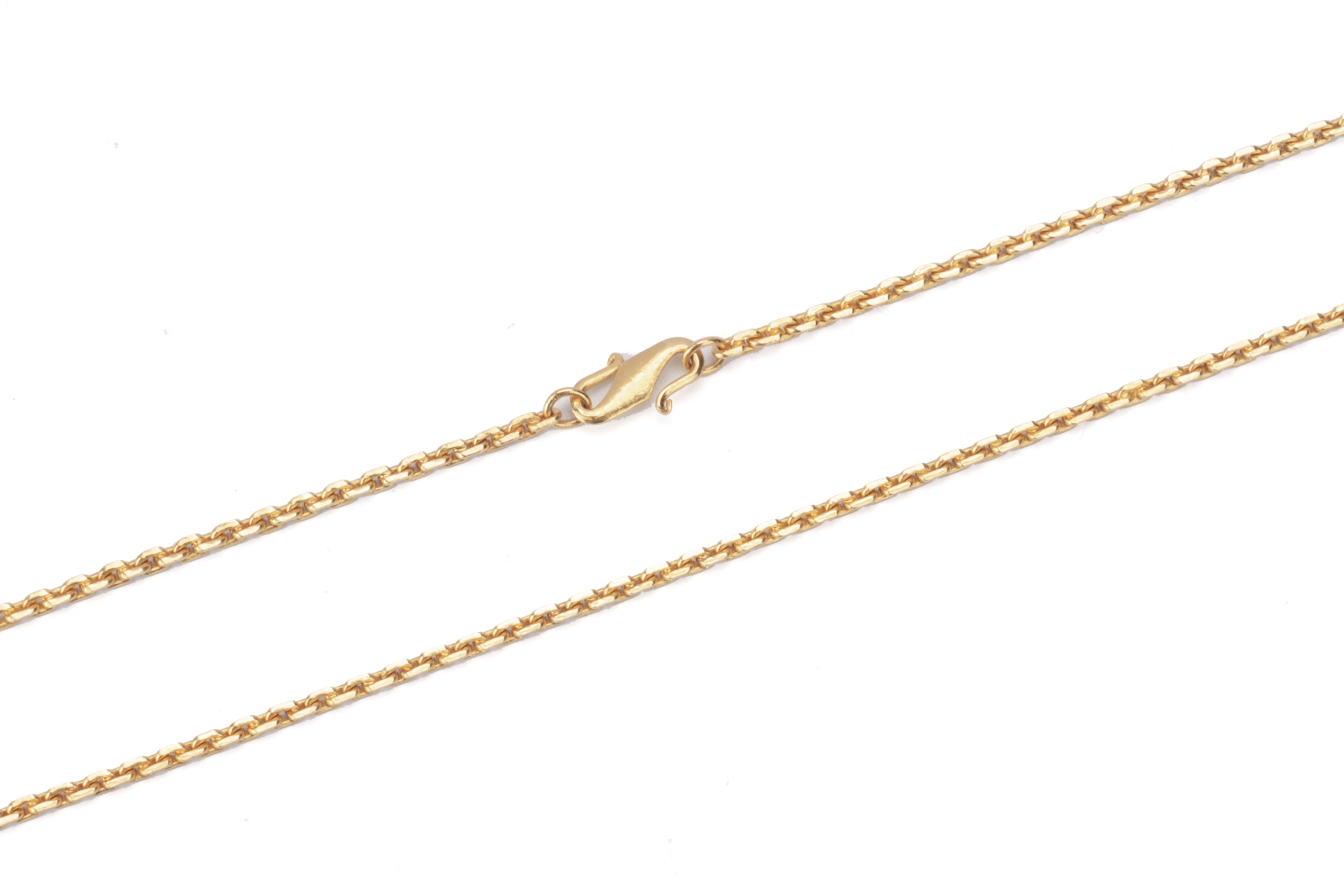 A GOLD LINK CHAIN