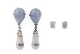 A PAIR OF CHALCEDONY AND ROCK CRYSTAL DROP EARRINGS
