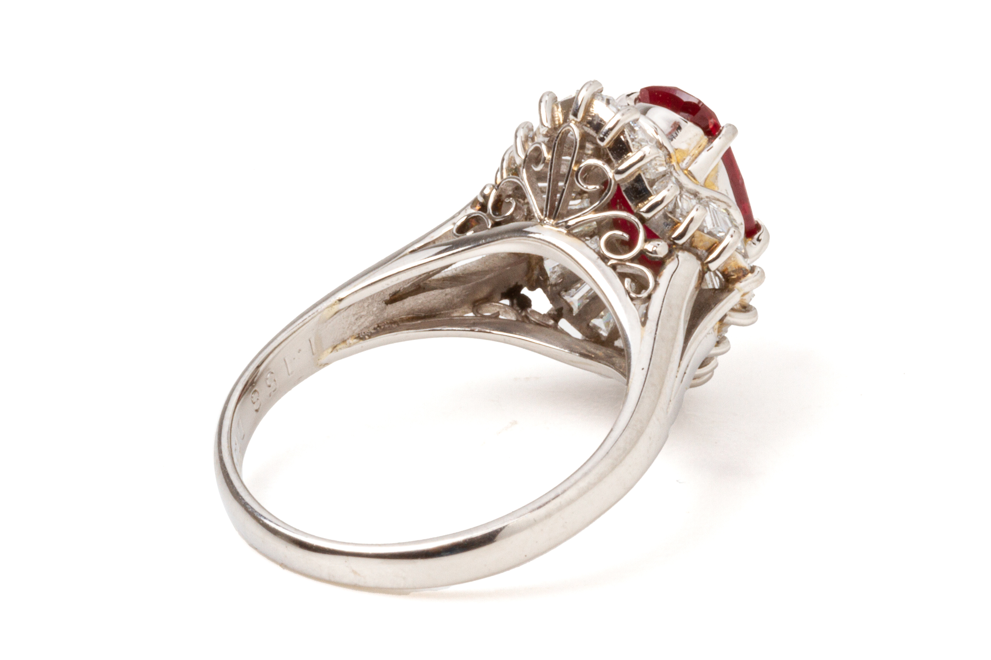 AN UNHEATED RUBY AND DIAMOND RING - Image 4 of 5