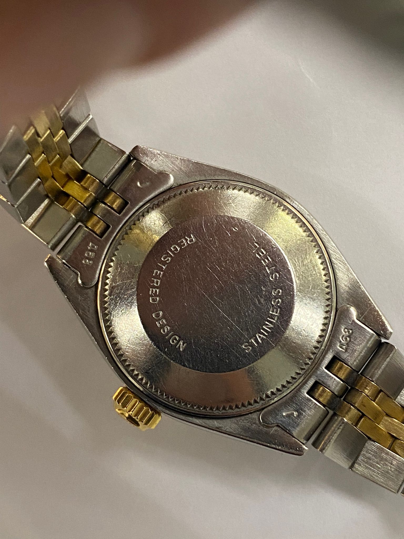 A ROLEX GOLD AND STAINLESS STEEL LADY DATE BRACELET WATCH - Image 7 of 9