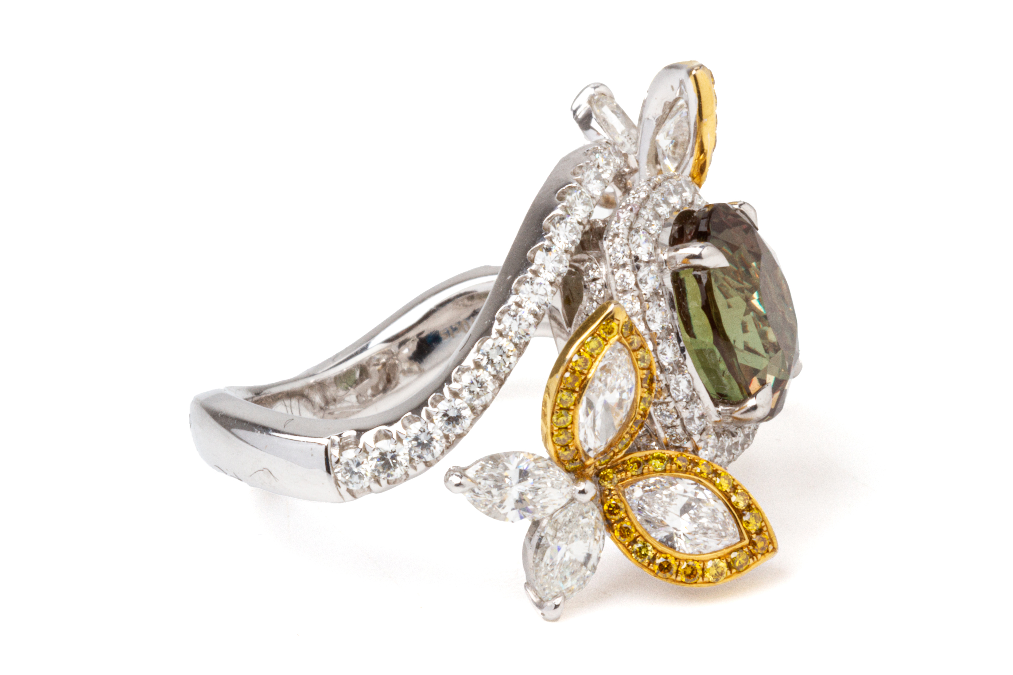 AN ALEXANDRITE AND DIAMOND RING - Image 2 of 5